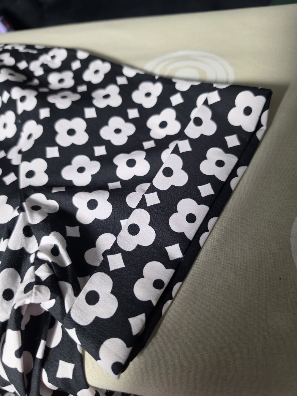 Anthropologie Maeve Black & White Mod Floral Mini Shirt Dress- Large - Picture 6 of 6